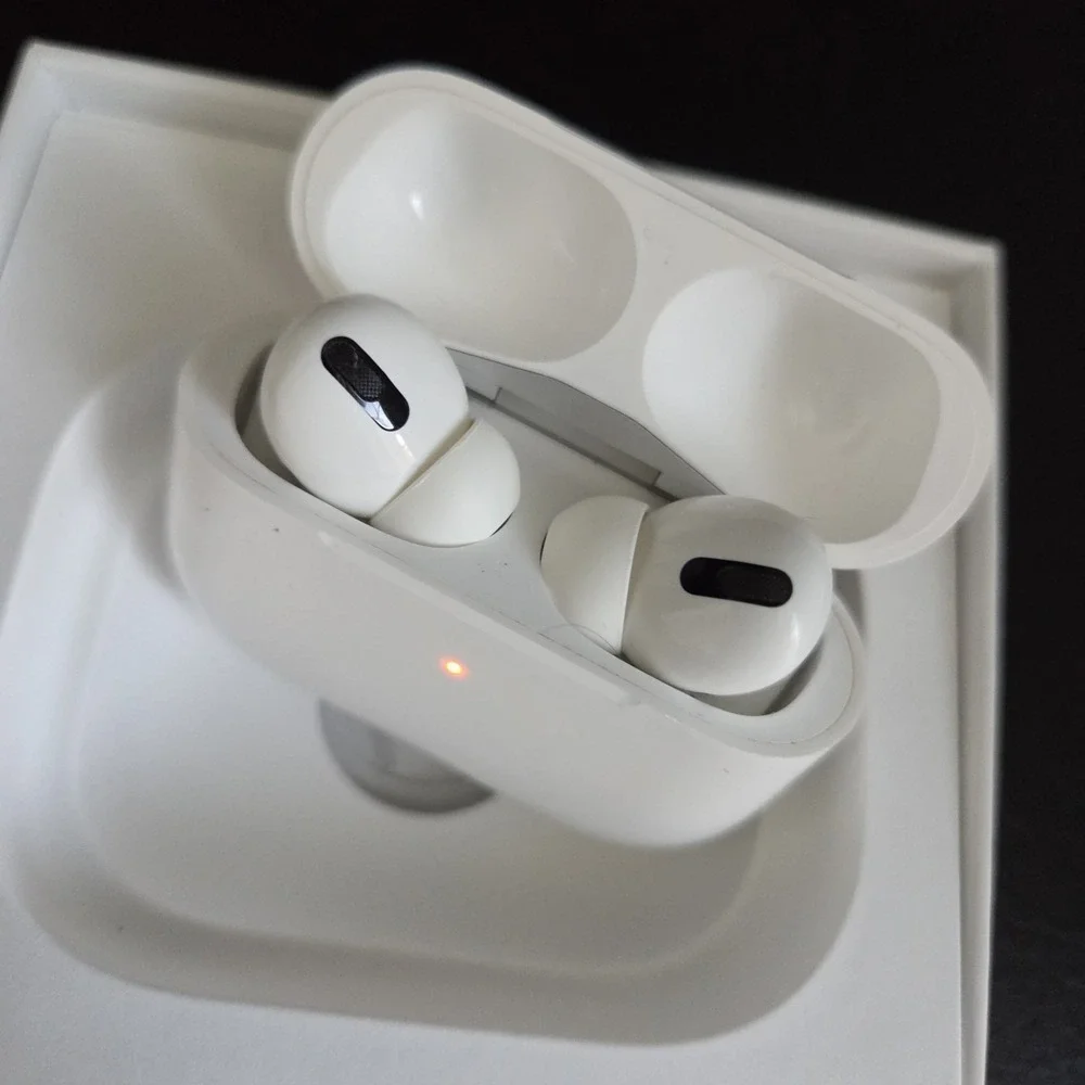 Apple AirPods Pro Wireless Charging Case 1st Gen White w/ Box Fittings Cable CIB